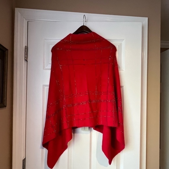 La fiorenta Red Knit Poncho Elegant Embellishments V Neck Lightweight One Size - Picture 8 of 11